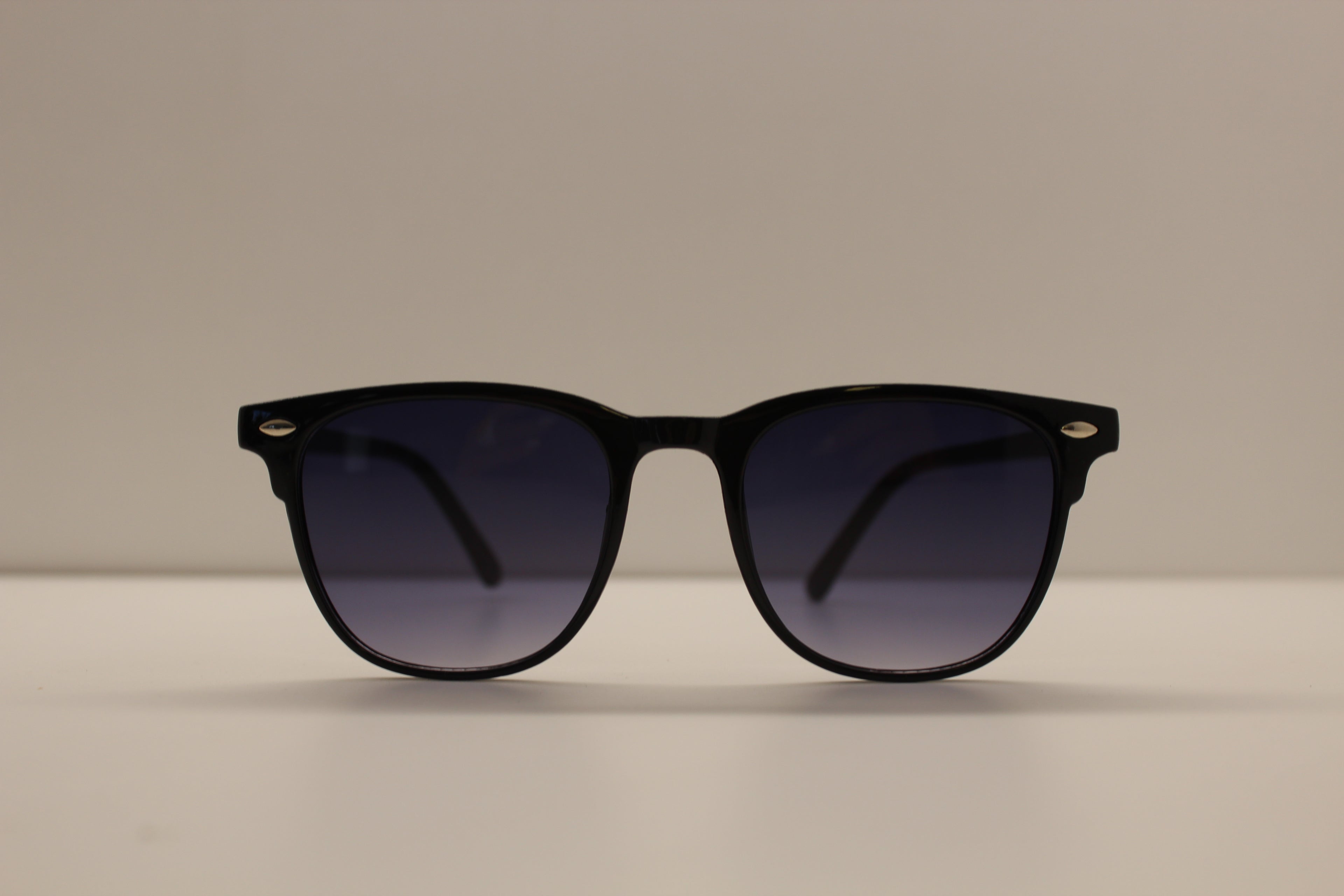 Sunglasses - with pouch & mini microfibre cleaning cloth