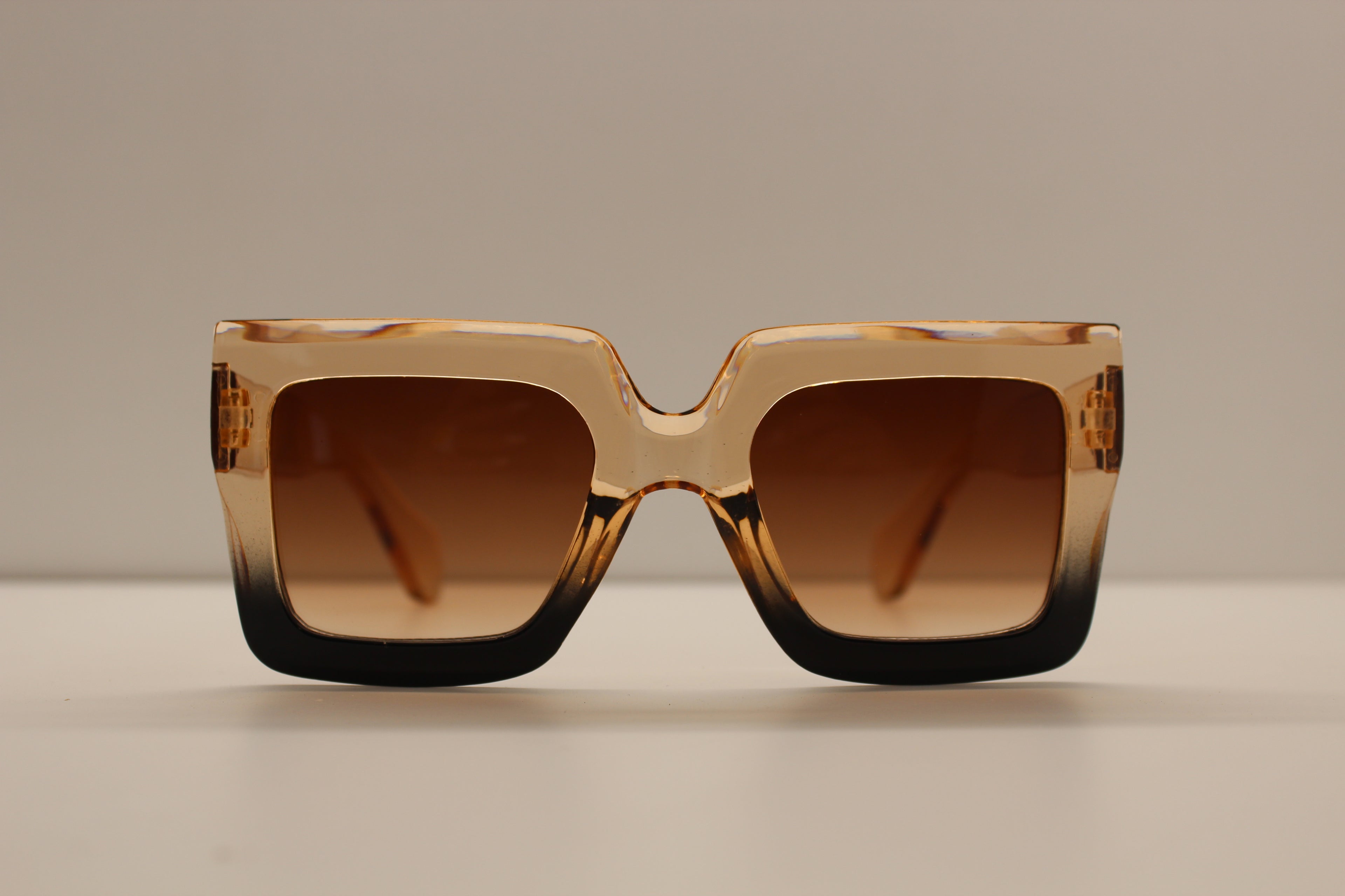 Sunglasses - with pouch & mini microfibre cleaning cloth