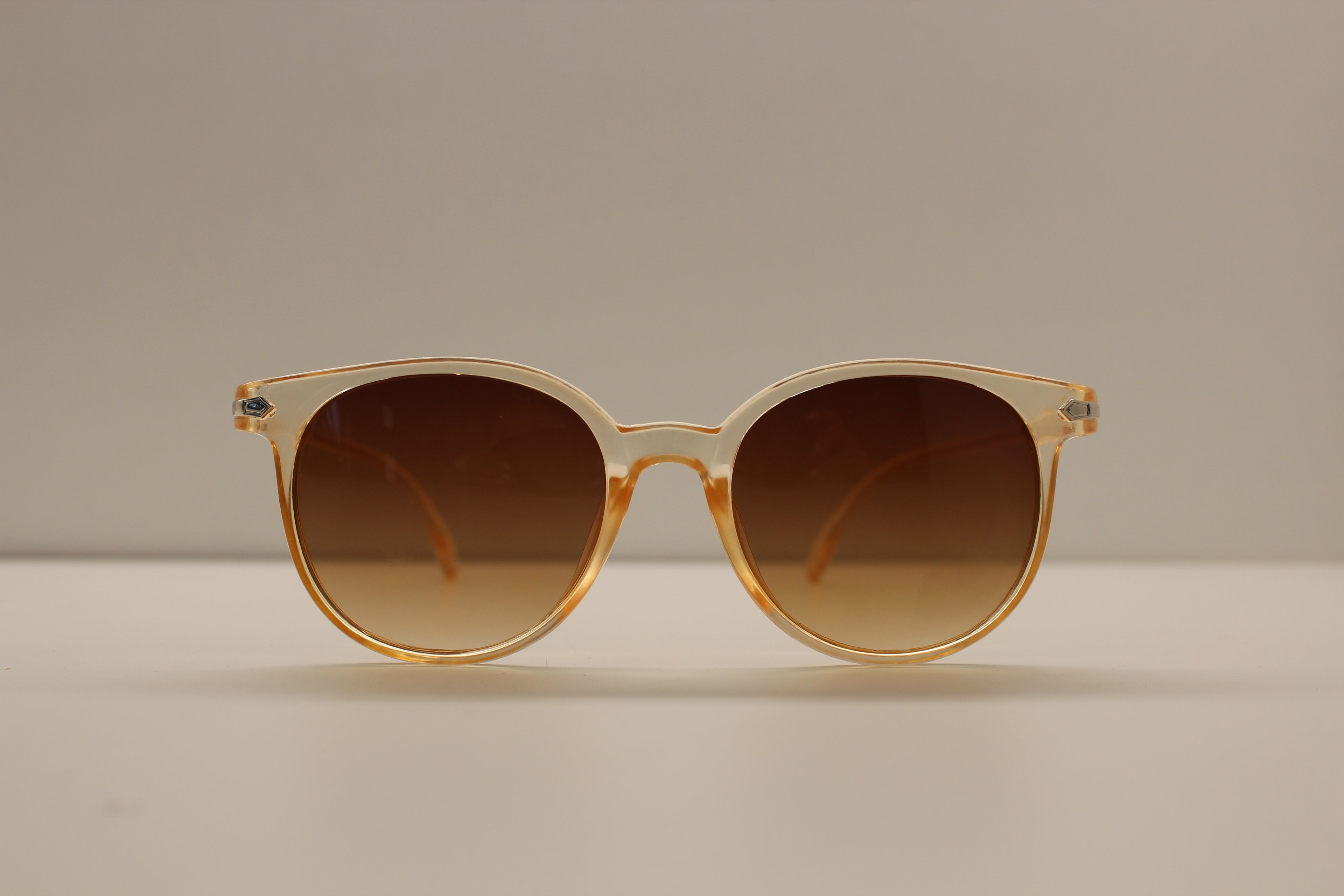 Sunglasses - with pouch & mini microfibre cleaning cloth