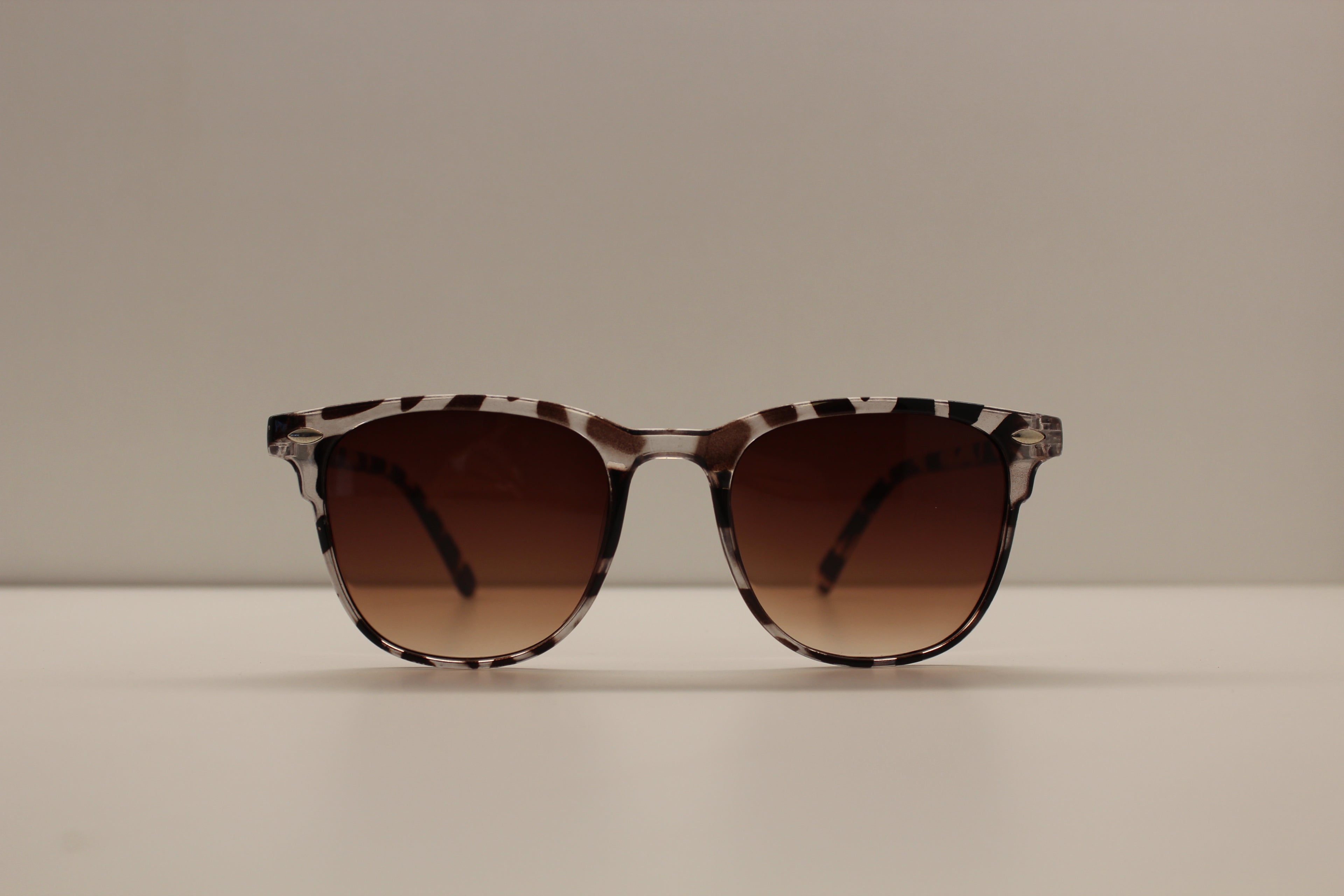 Sunglasses - with pouch & mini microfibre cleaning cloth