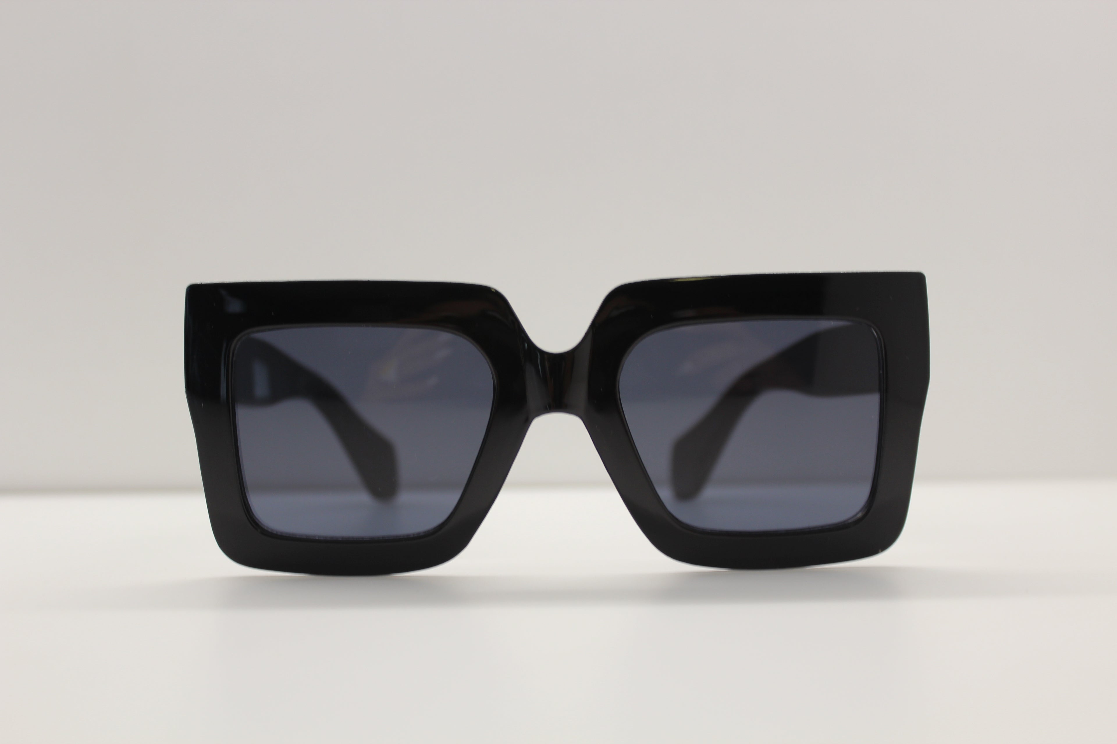 Sunglasses - with pouch & mini microfibre cleaning cloth