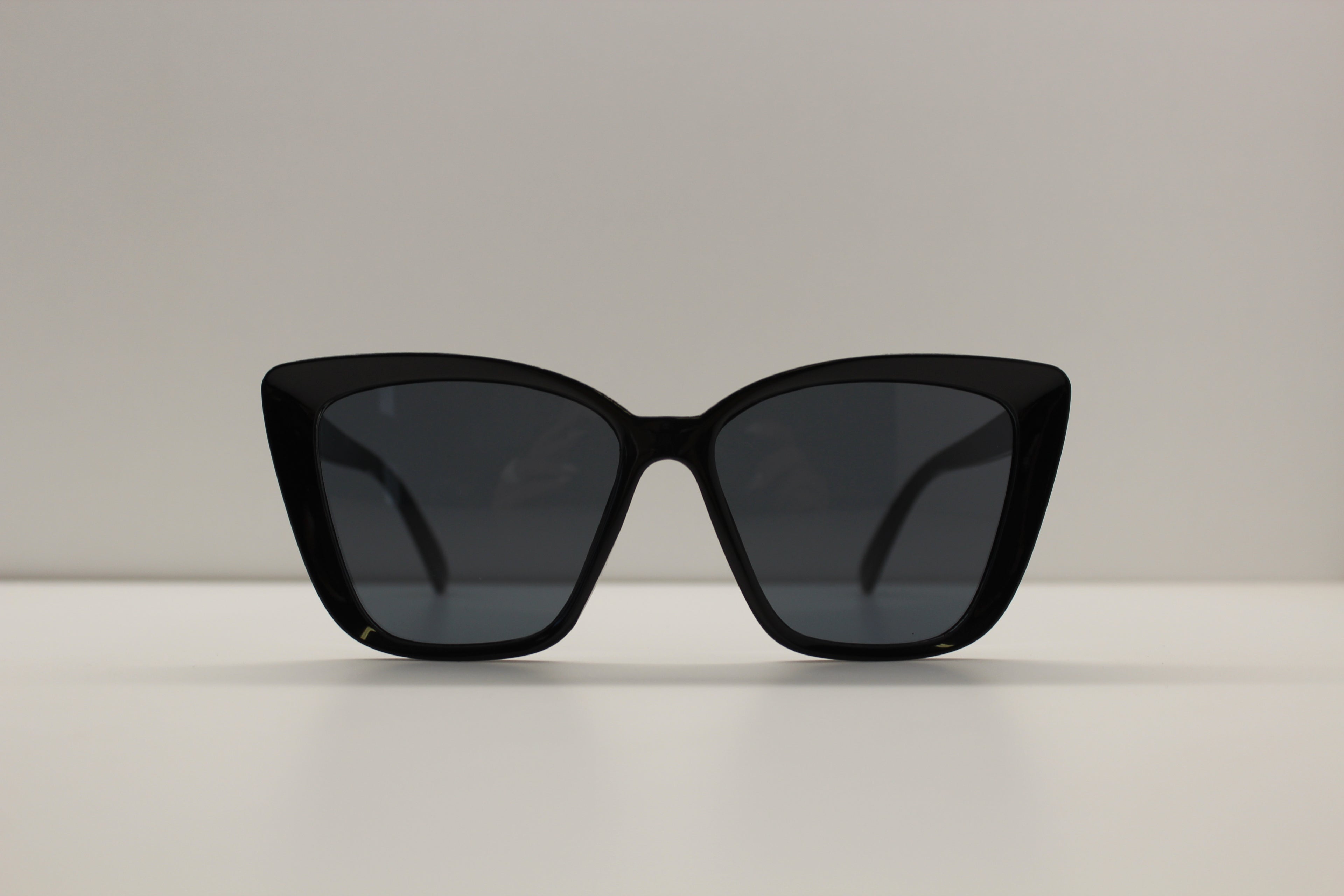 Sunglasses - with pouch & mini microfibre cleaning cloth